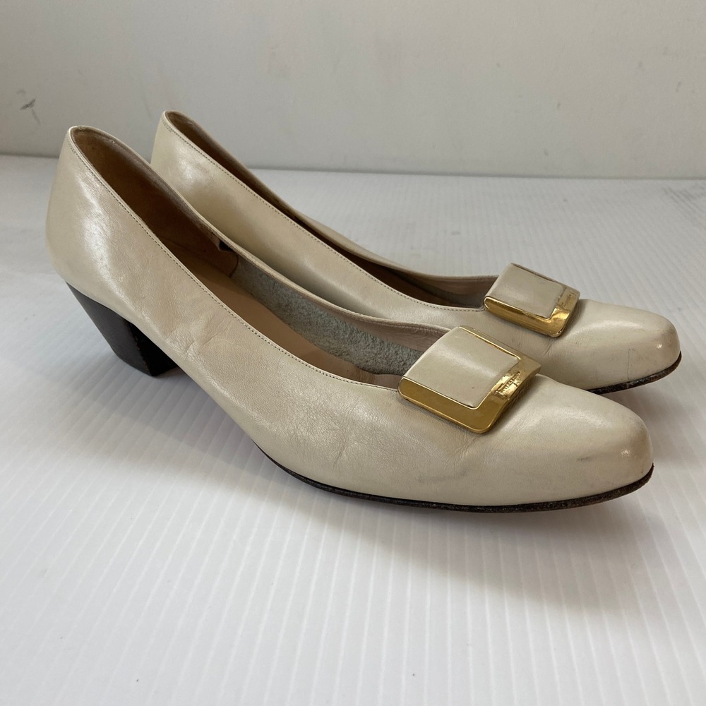 Salvatore Ferragamo Bone Ivory Leather Low Heel Pumps Womens 10 Narrow